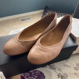 Naturalizer Viviene barely nude flats size 10